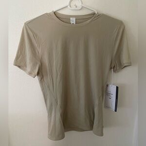 Lululemon NWT Wundermost Mojave Tan crew neck tee